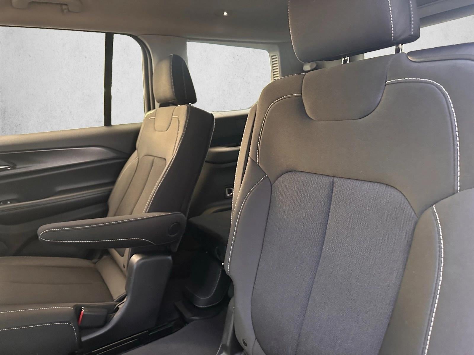 2023 Jeep Grand Cherokee L Laredo 4x4