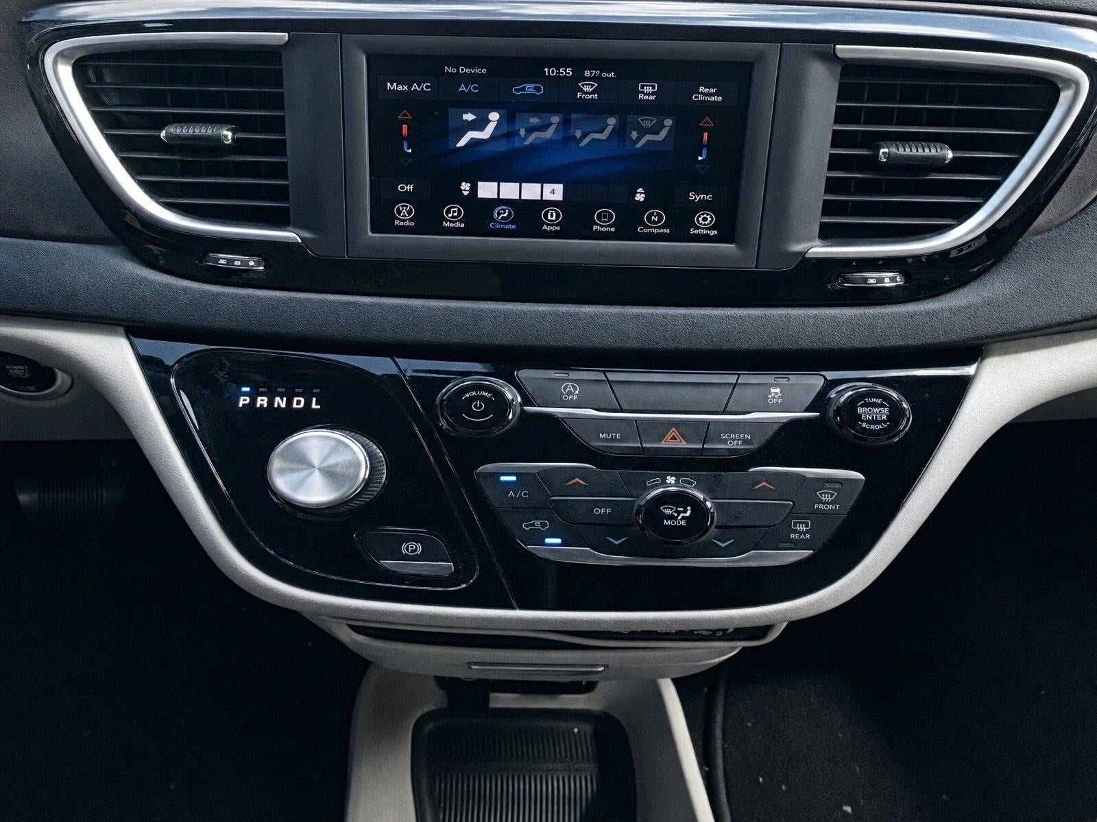 2021 Chrysler Voyager LXI FWD