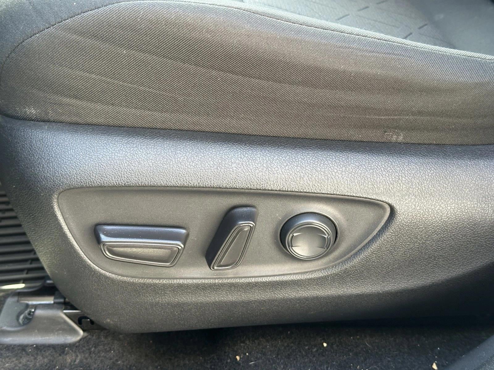 2020 Toyota RAV4 XLE FWD (GS)