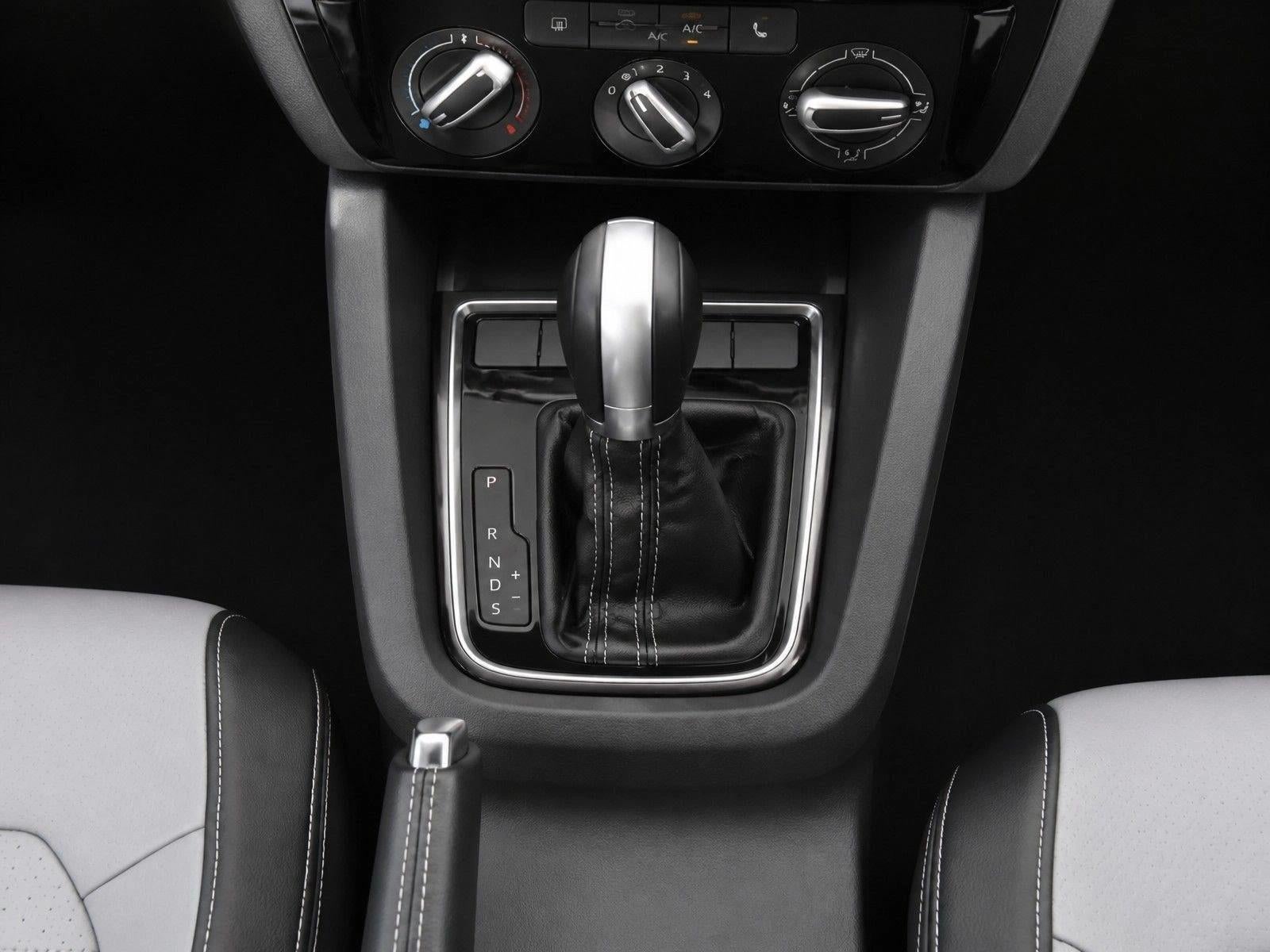 2015 Volkswagen Jetta 4dr Auto 1.8T Sport PZEV Sedan