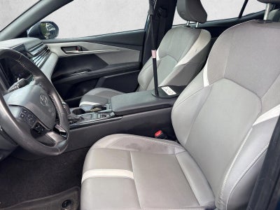 2025 Toyota Camry SE (SE)
