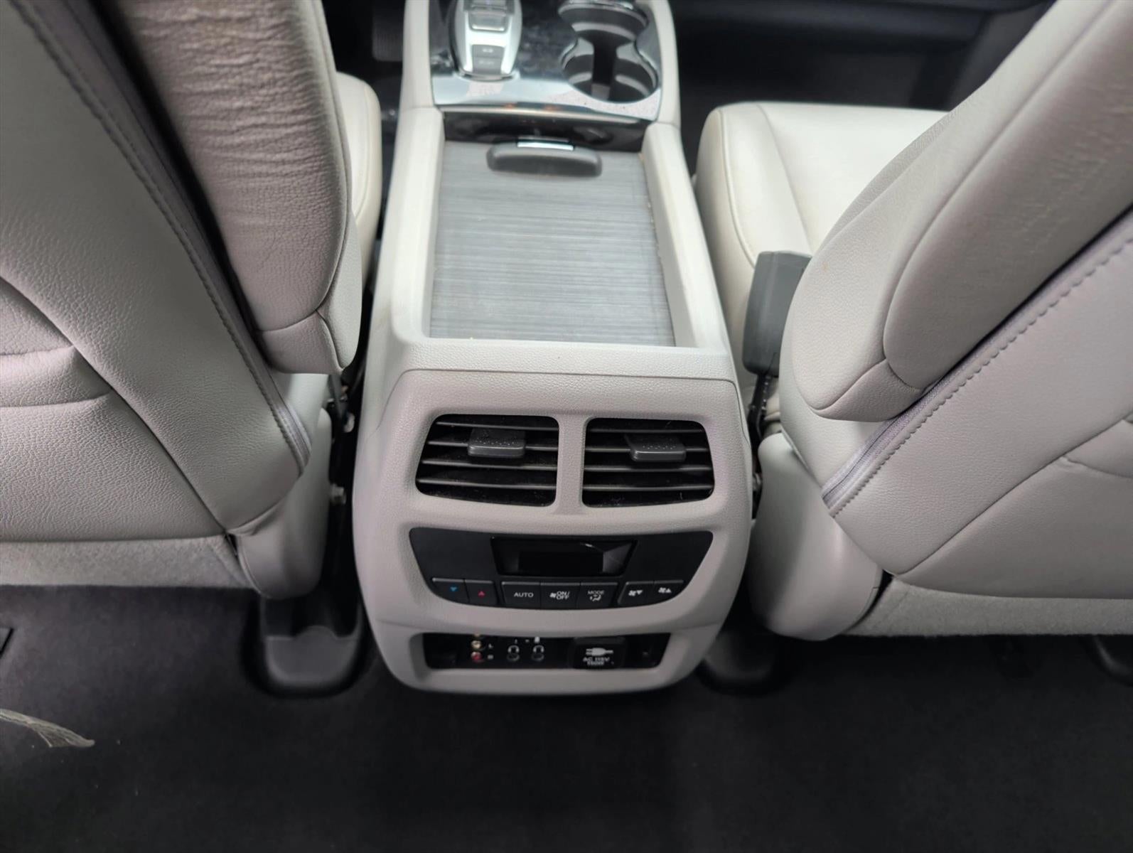 2016 Honda Pilot AWD Touring with DVD Rear Entertainment System and Navigation