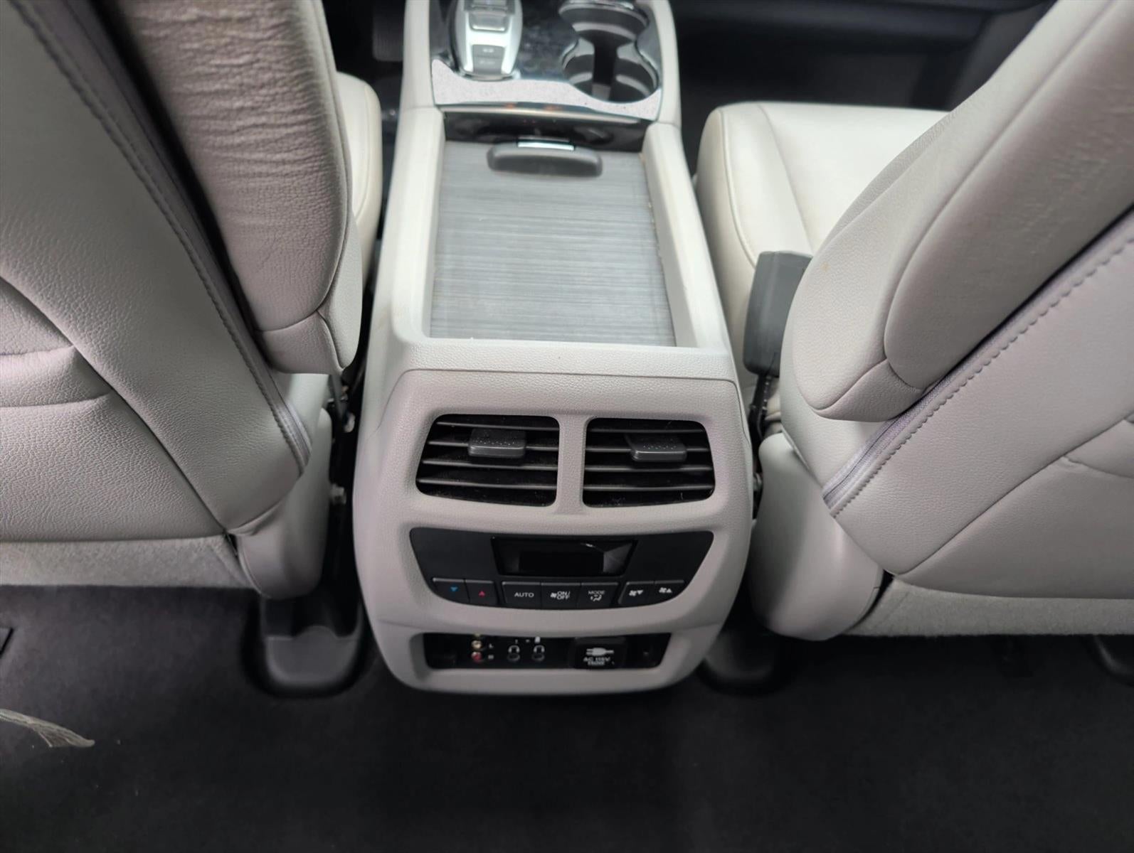 2016 Honda Pilot AWD Touring with DVD Rear Entertainment System and Navigation