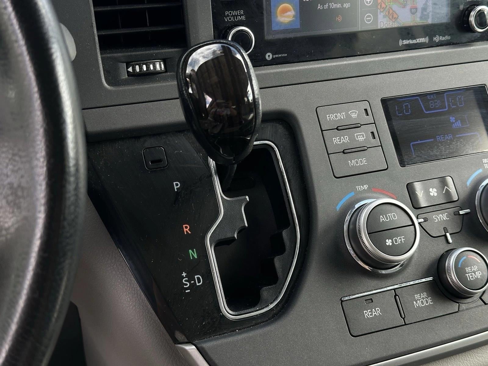 2020 Toyota Sienna XLE FWD 8-Passenger (Natl)