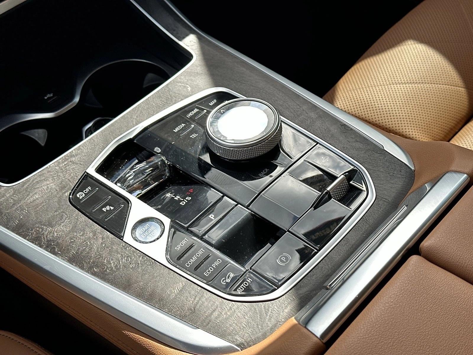 2025 BMW X7 xDrive40i Sports Activity Vehicle