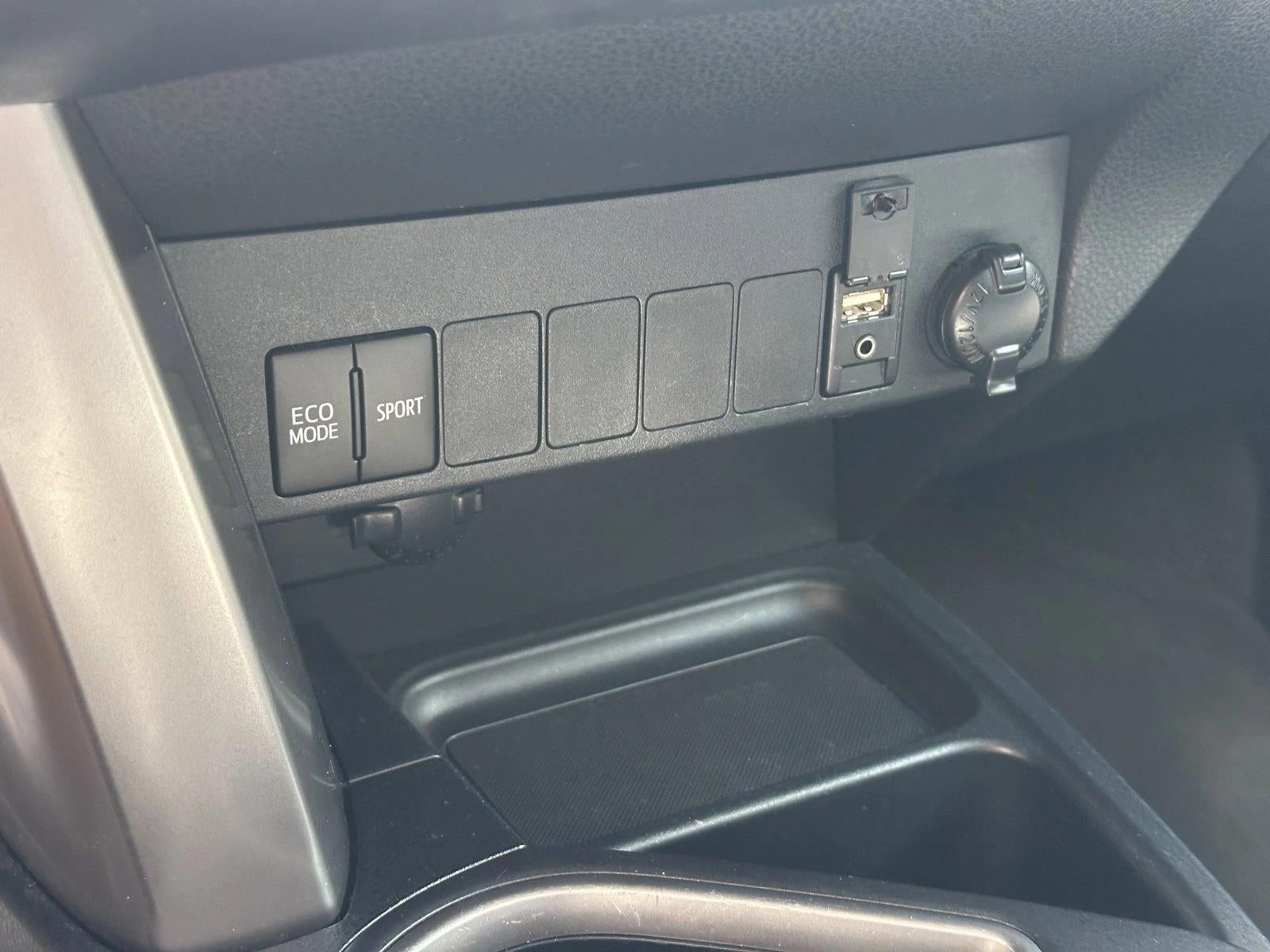 2017 Toyota RAV4 XLE FWD (GS)