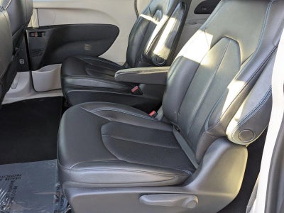 2021 Chrysler Pacifica Hybrid Touring L FWD