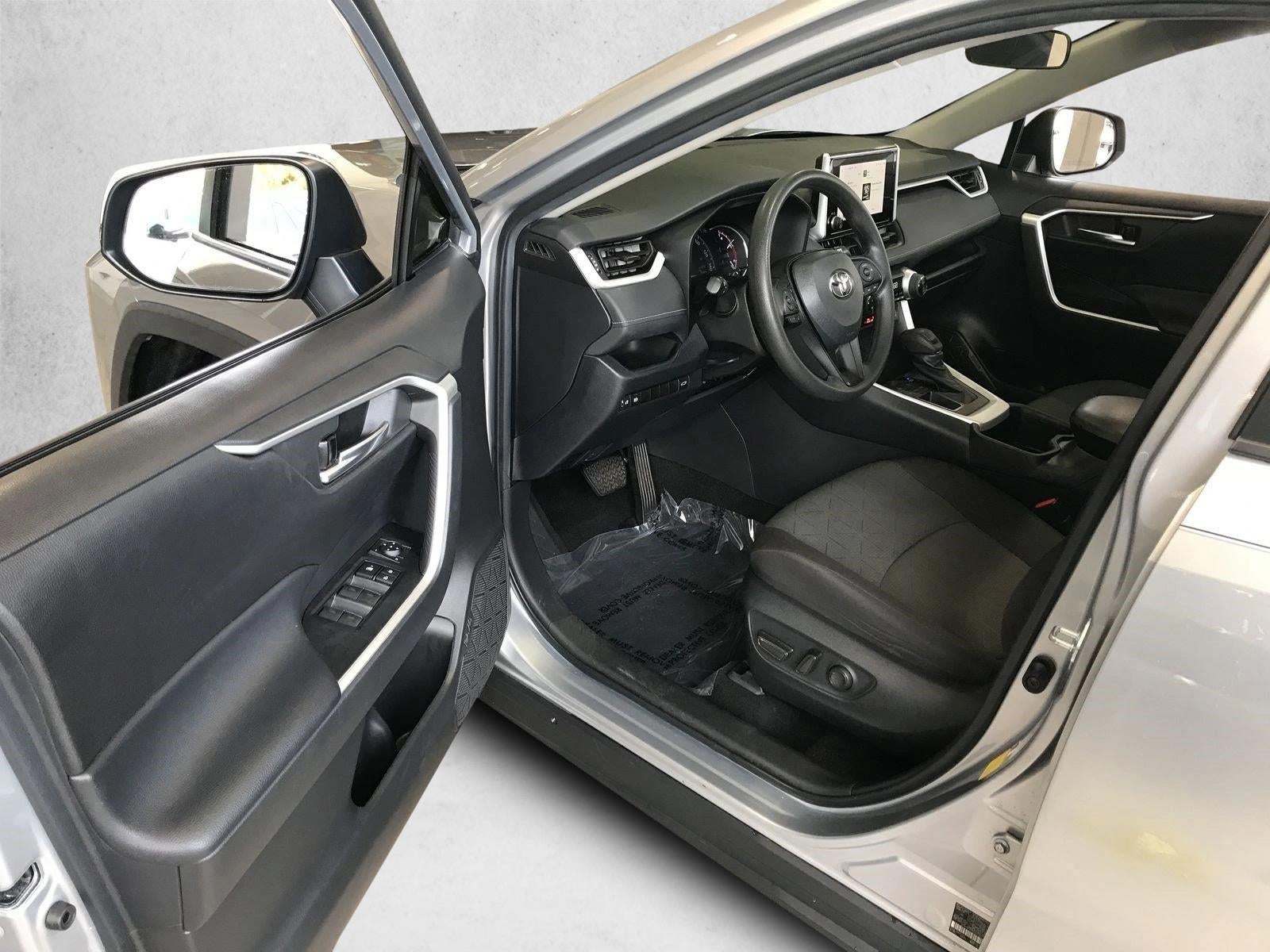 2023 Toyota RAV4 XLE FWD (GS)
