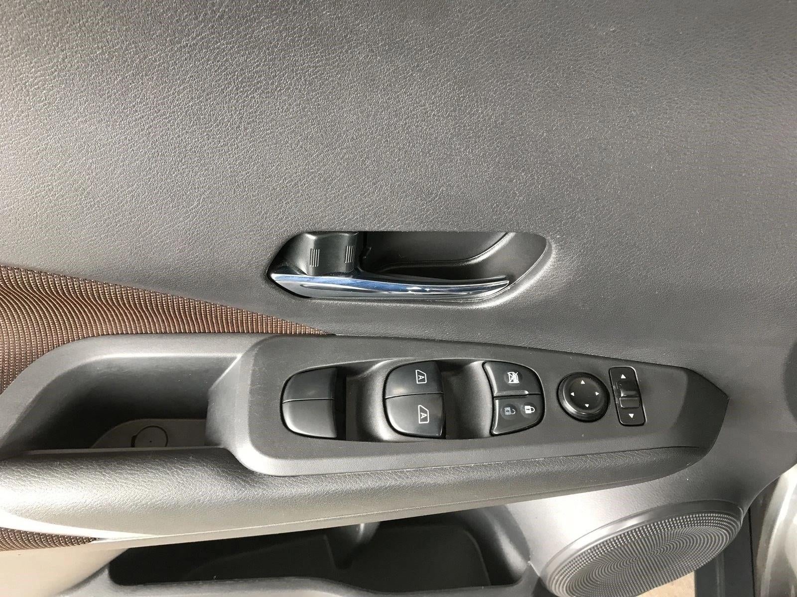 2021 Nissan Kicks SR FWD