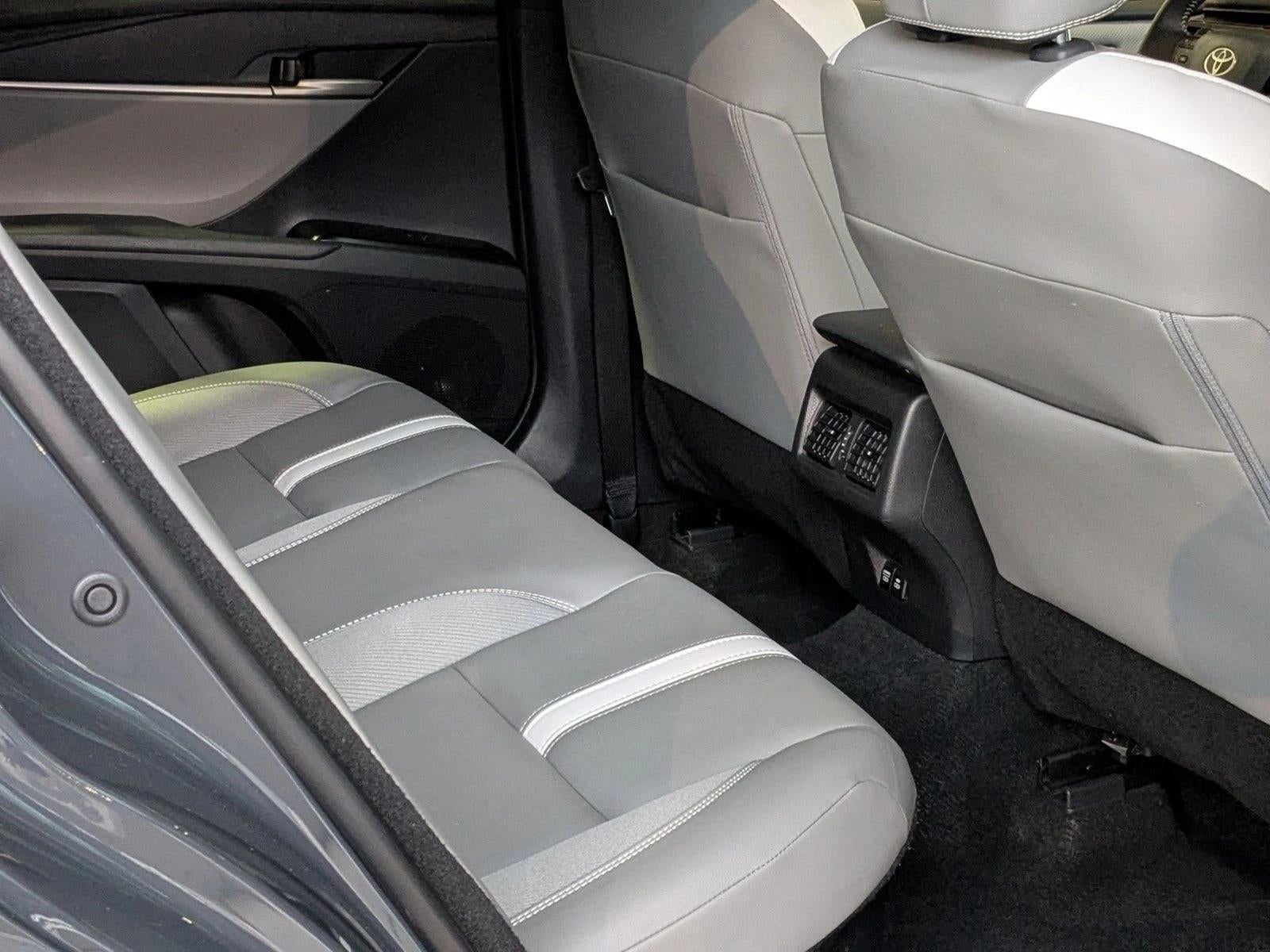 2025 Toyota Camry SE (SE)