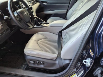 2022 Toyota Camry SE Auto (SE)