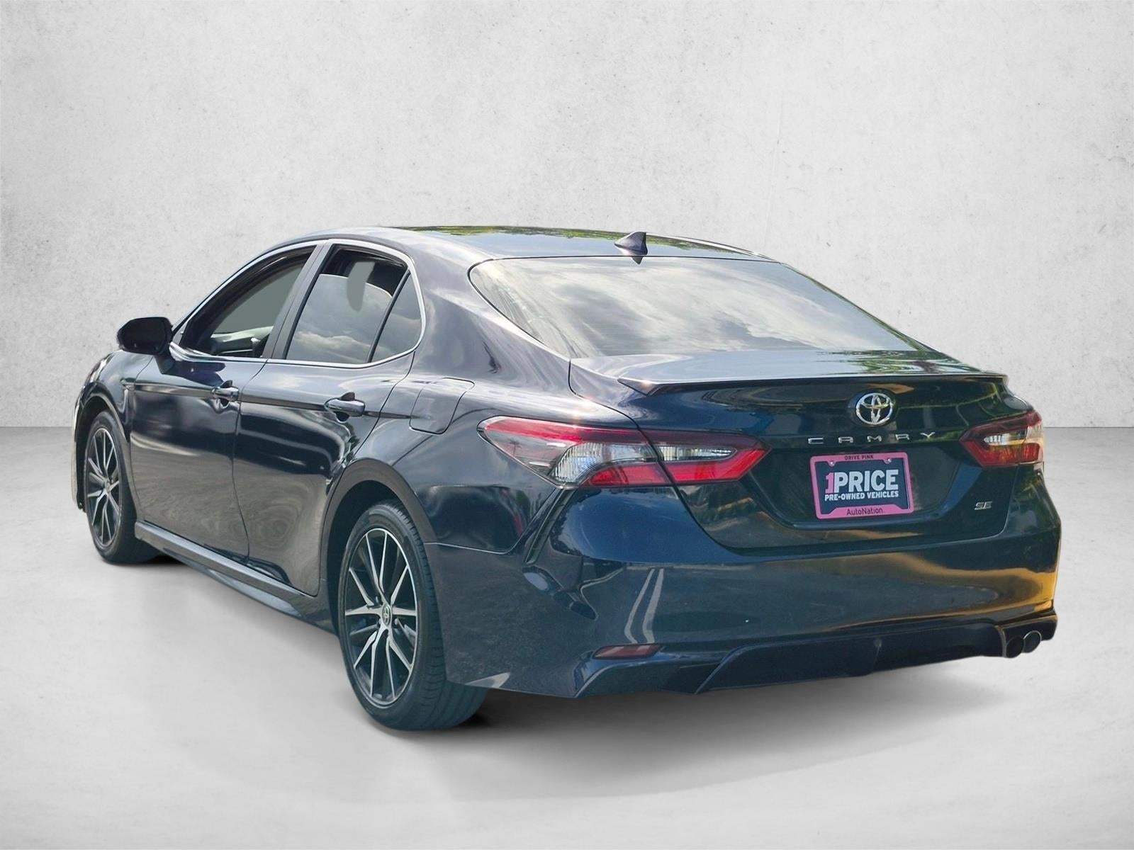 2022 Toyota Camry SE Auto (SE)