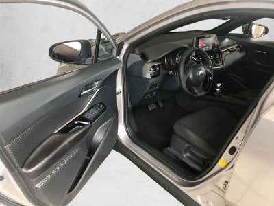 2019 Toyota C-HR XLE FWD (Natl)