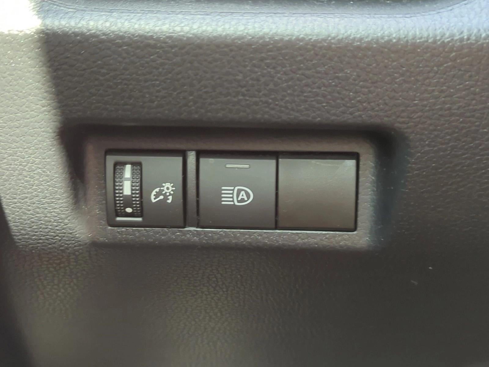 2021 Toyota RAV4 LE FWD (GS)