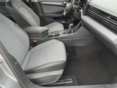 2025 Volkswagen Jetta SE Auto