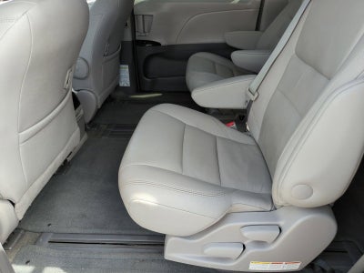 2017 Toyota Sienna XLE FWD 8-Passenger (Natl)