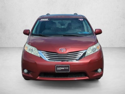 2017 Toyota Sienna XLE FWD 8-Passenger (Natl)