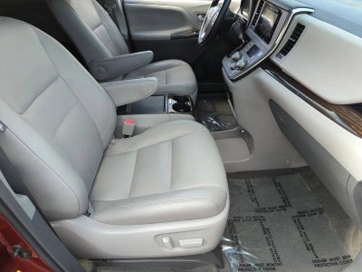 2017 Toyota Sienna XLE FWD 8-Passenger (Natl)