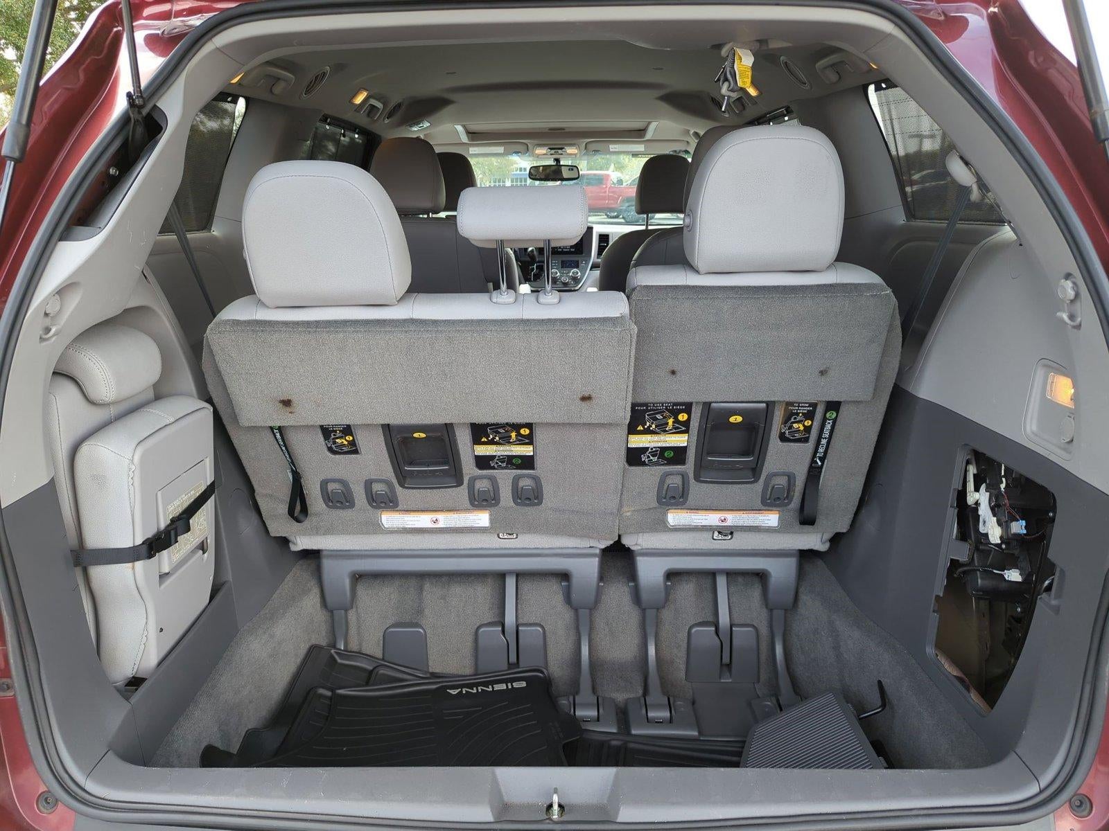 2017 Toyota Sienna XLE FWD 8-Passenger (Natl)