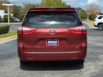 2017 Toyota Sienna XLE FWD 8-Passenger (Natl)