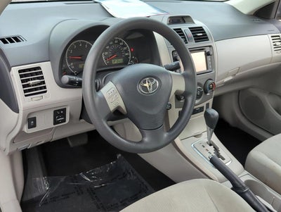 2013 Toyota Corolla 4dr Sdn Auto LE (Natl)