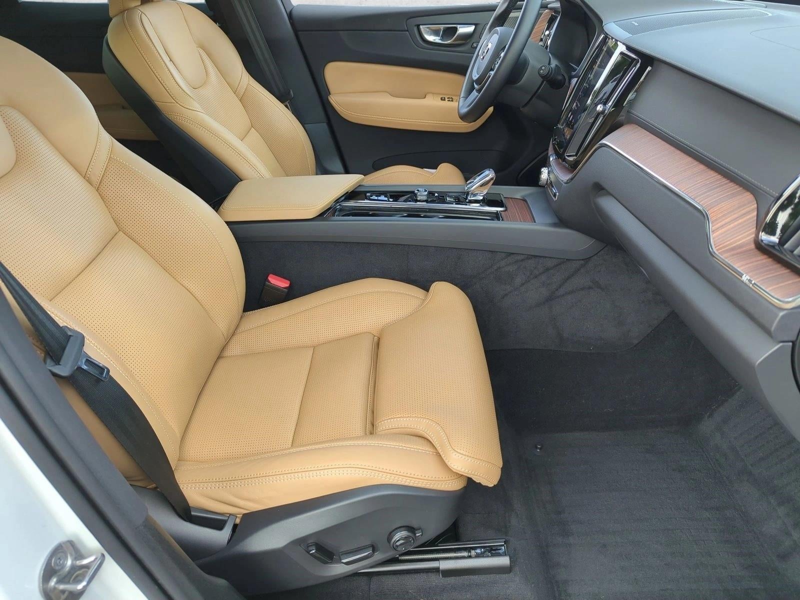 2025 Volvo XC60 B5 AWD Ultra