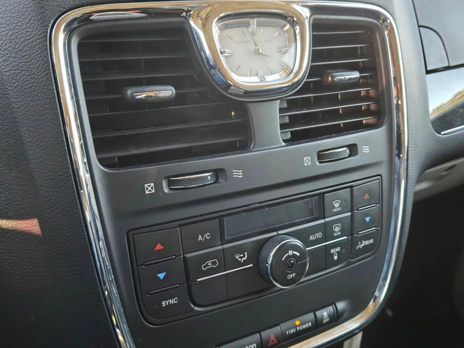 2016 Chrysler Town & Country 4dr Wgn Touring-L