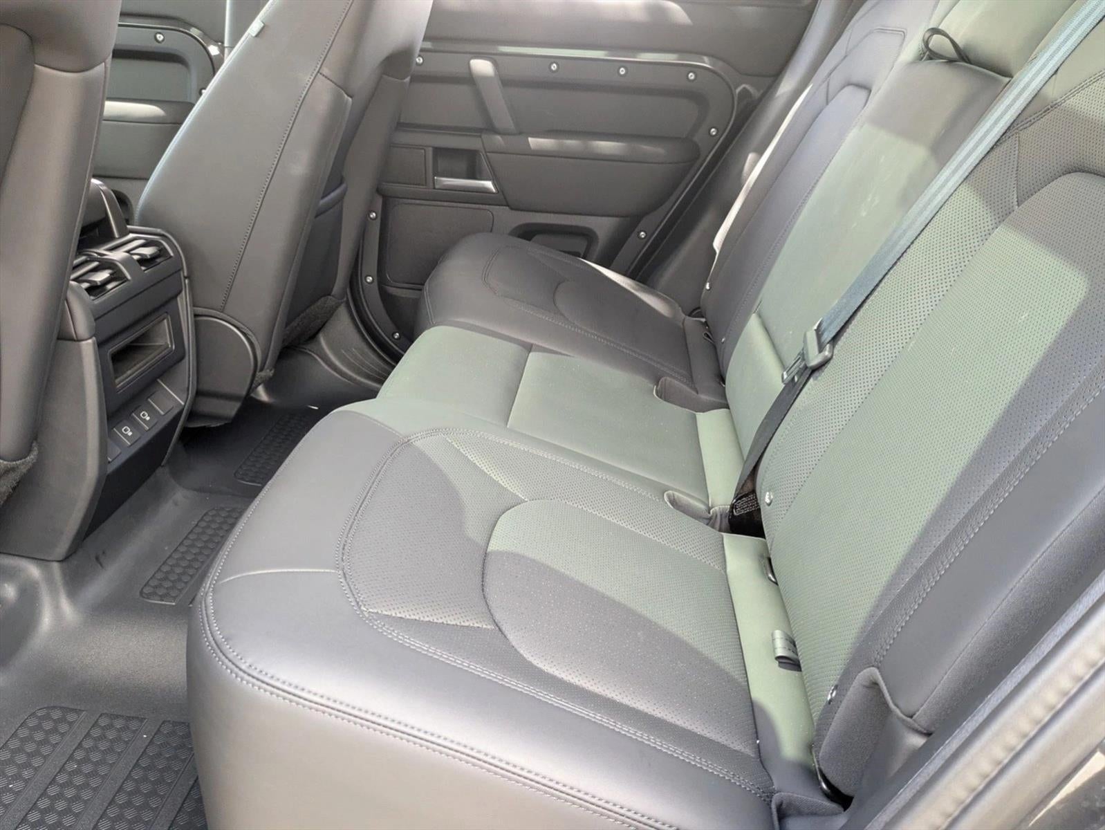 2025 Land Rover Defender 110 P400 S