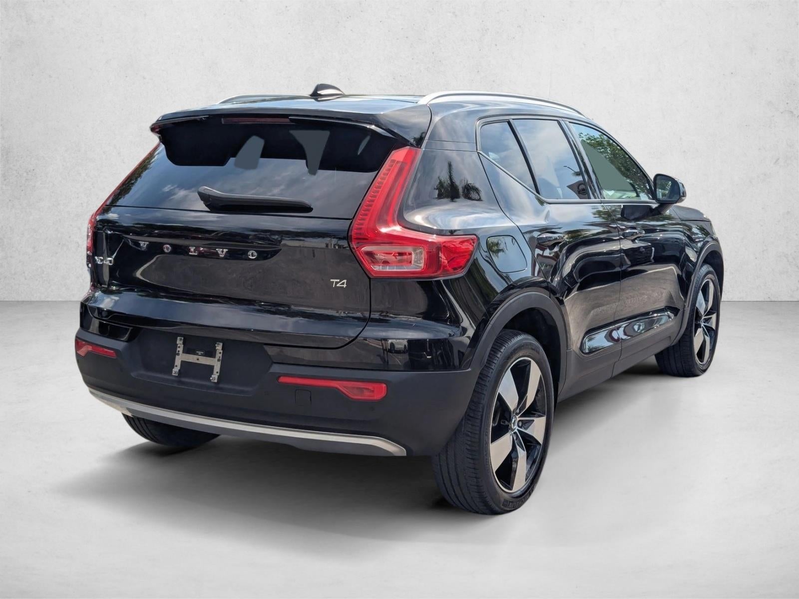 2021 Volvo XC40 T4 FWD Momentum