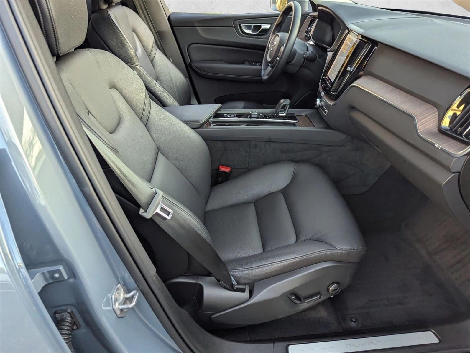 2022 Volvo XC60 Recharge Plug-In Hybrid T8 eAWD PHEV Inscription Expression