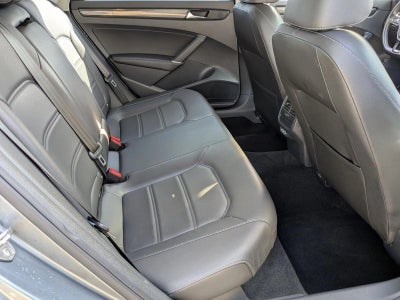 2020 Volkswagen Passat 2.0T R-Line Auto