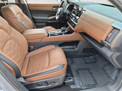 2025 Nissan Pathfinder Platinum 2WD