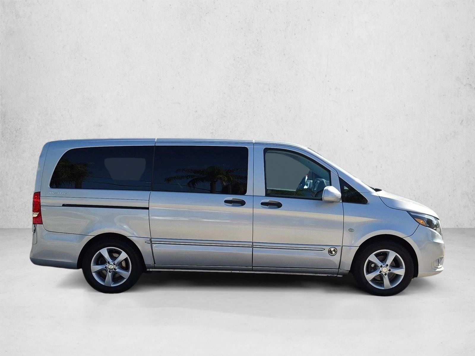2018 Mercedes-Benz Metris Passenger Van Standard Roof 126" Wheelbase