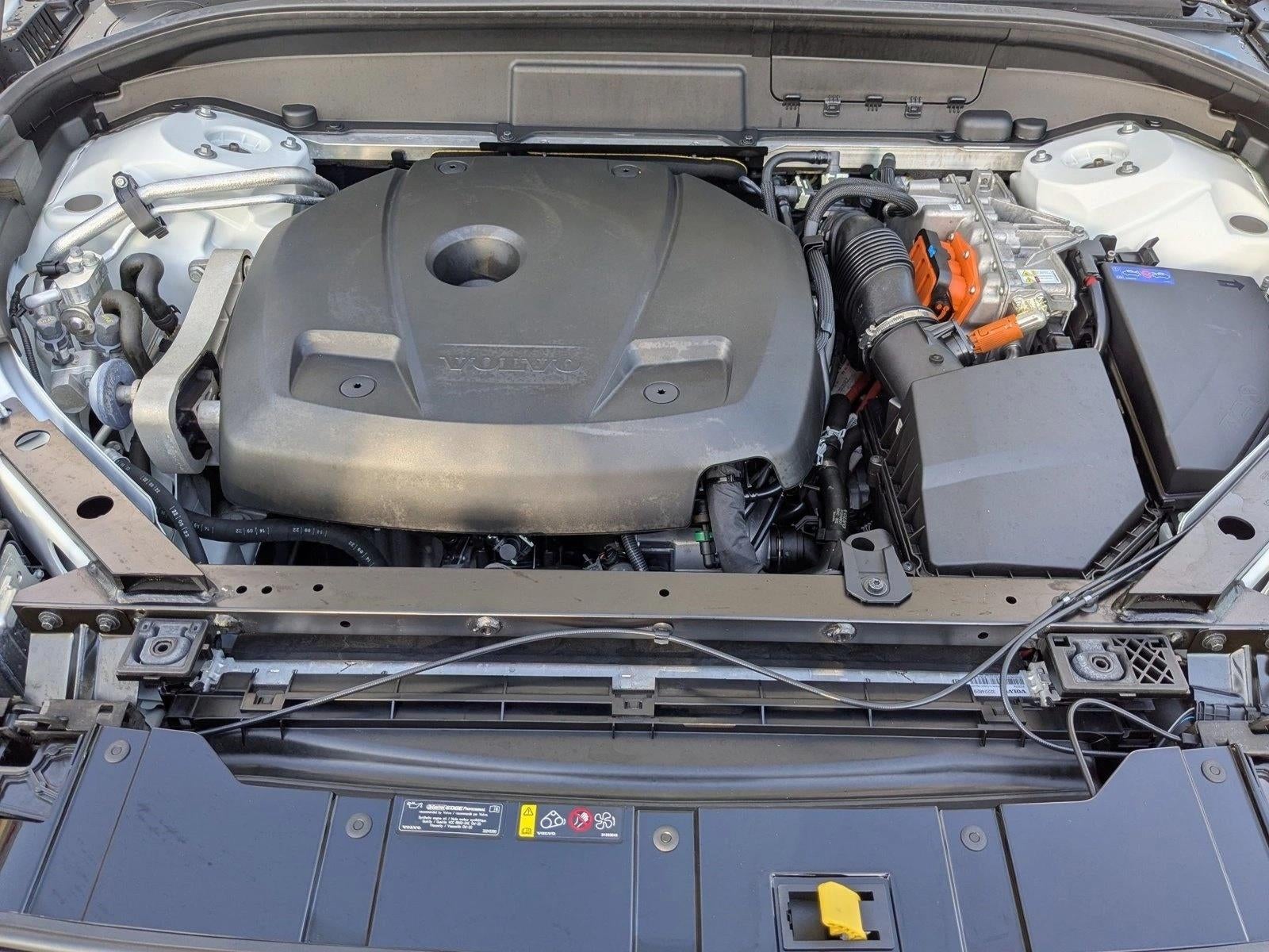 2023 Volvo XC60 Recharge Plug-In Hybrid T8 eAWD PHEV Ultimate Dark Theme