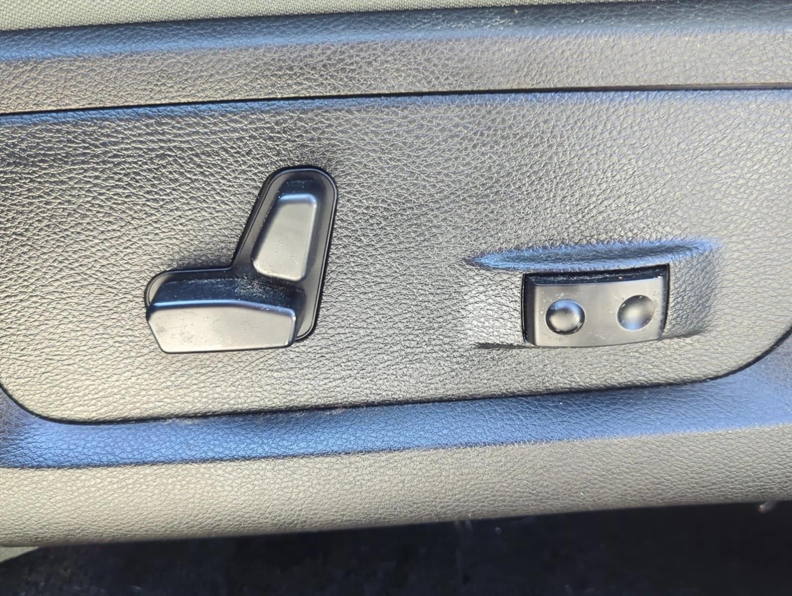 2015 RAM 1500 2WD Crew Cab 5.7 Ft Box Big Horn