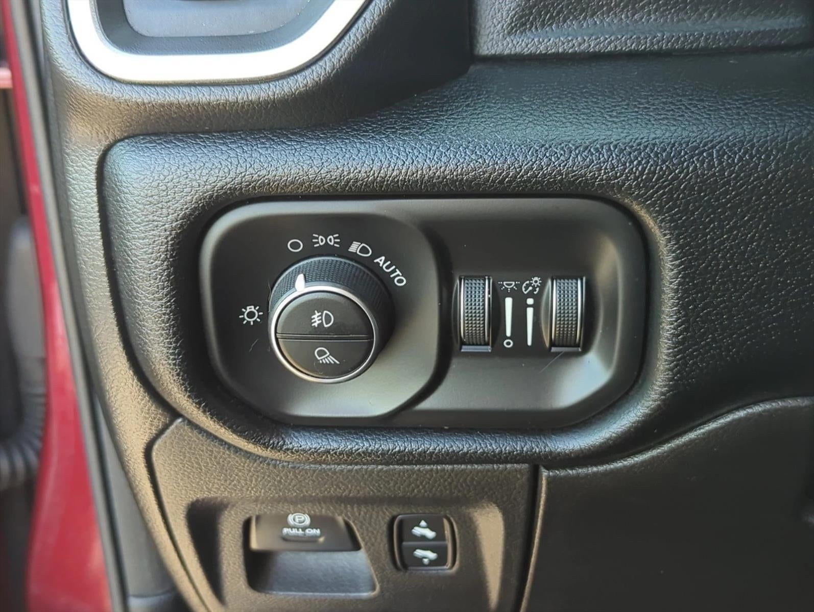 2019 RAM 1500 Laramie 4x2 Quad Cab 6'4" Box