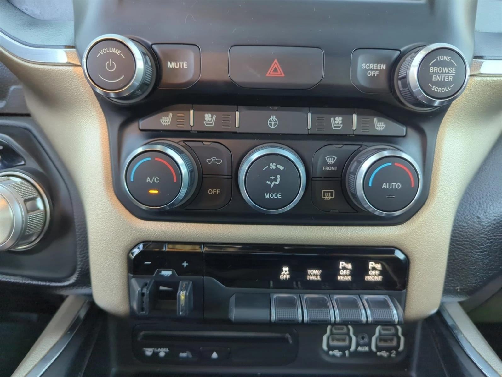 2019 RAM 1500 Laramie 4x2 Quad Cab 6'4" Box