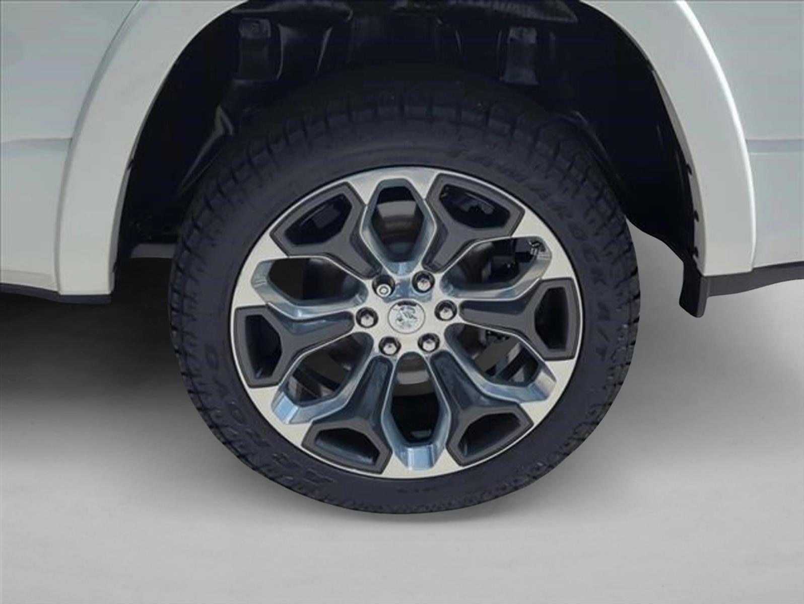 2019 RAM 1500 Longhorn 4x2 Crew Cab 5'7" Box