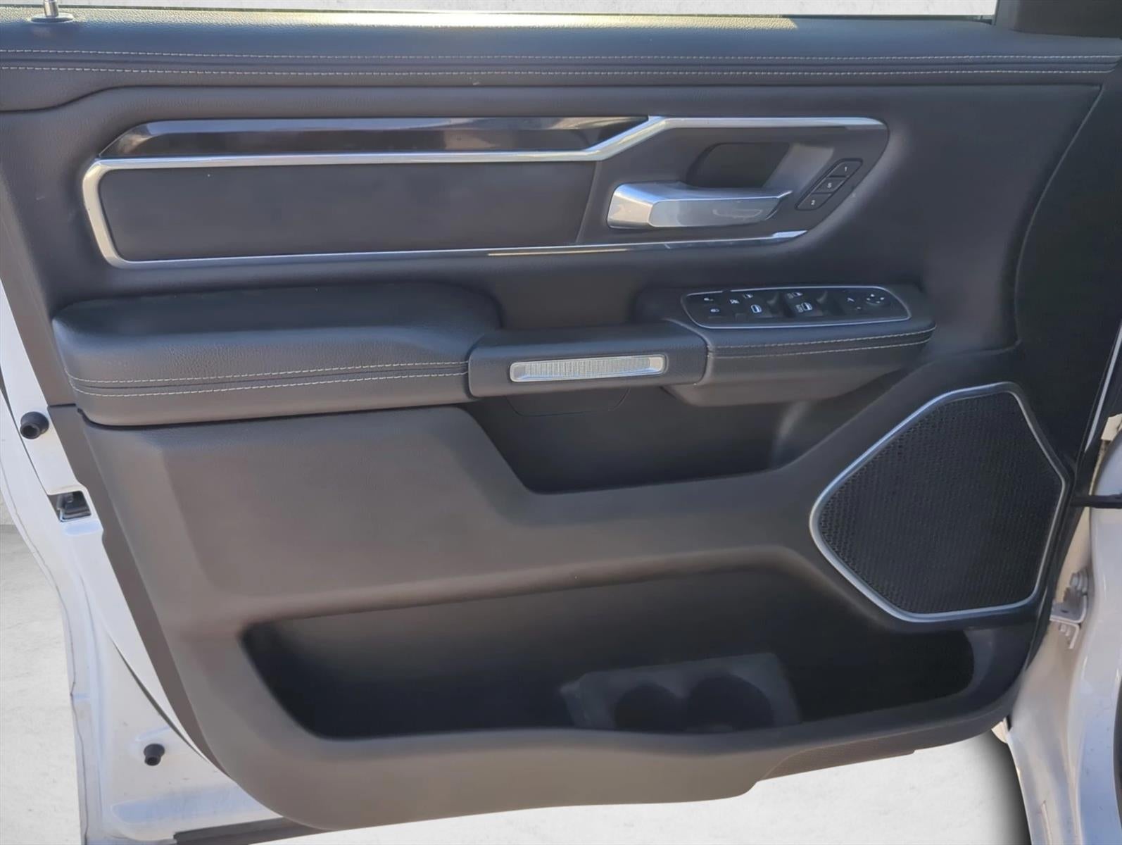 2020 RAM 1500 Laramie 4x4 Crew Cab 5'7" Box