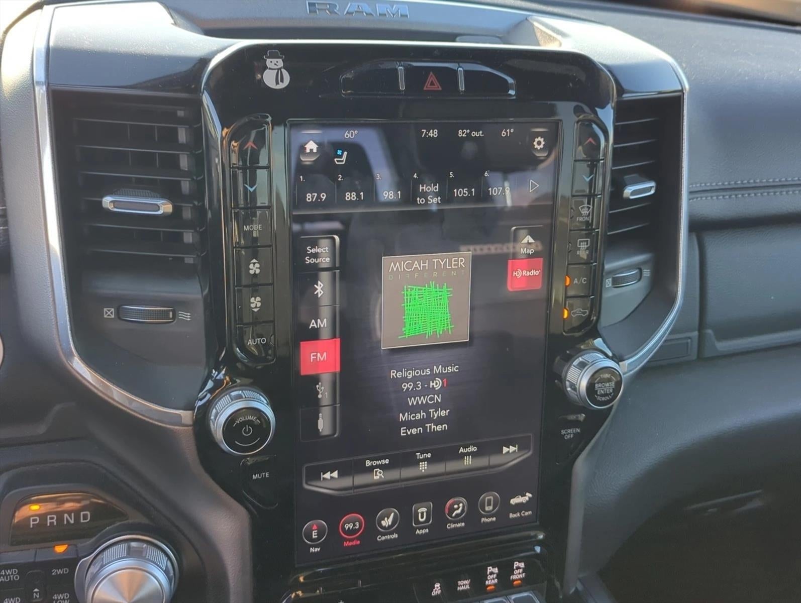 2020 RAM 1500 Laramie 4x4 Crew Cab 5'7" Box