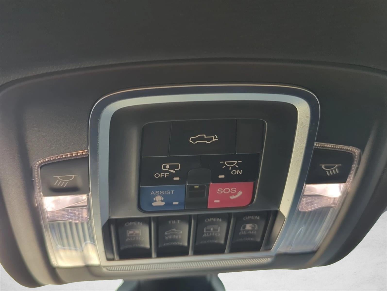 2020 RAM 1500 Laramie 4x4 Crew Cab 5'7" Box
