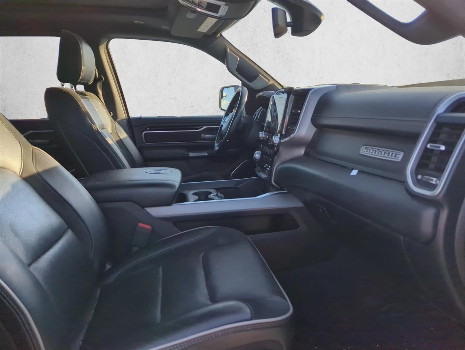 2020 RAM 1500 Laramie 4x4 Crew Cab 5'7" Box