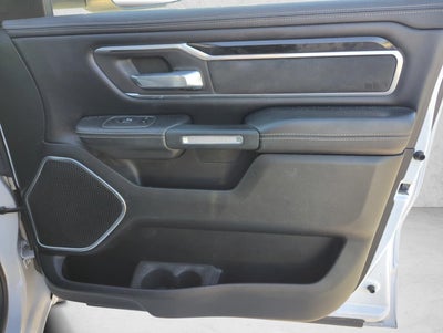 2020 RAM 1500 Laramie 4x4 Crew Cab 5'7" Box