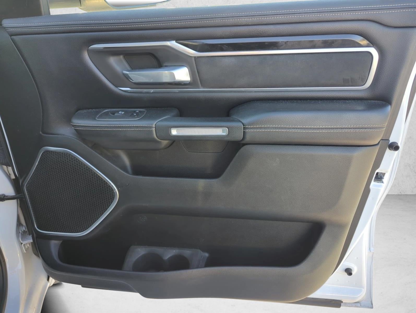 2020 RAM 1500 Laramie 4x4 Crew Cab 5'7" Box