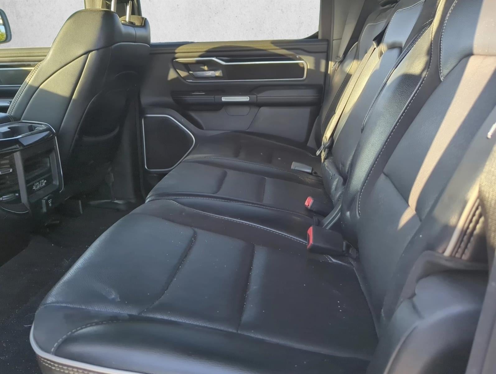 2020 RAM 1500 Laramie 4x4 Crew Cab 5'7" Box