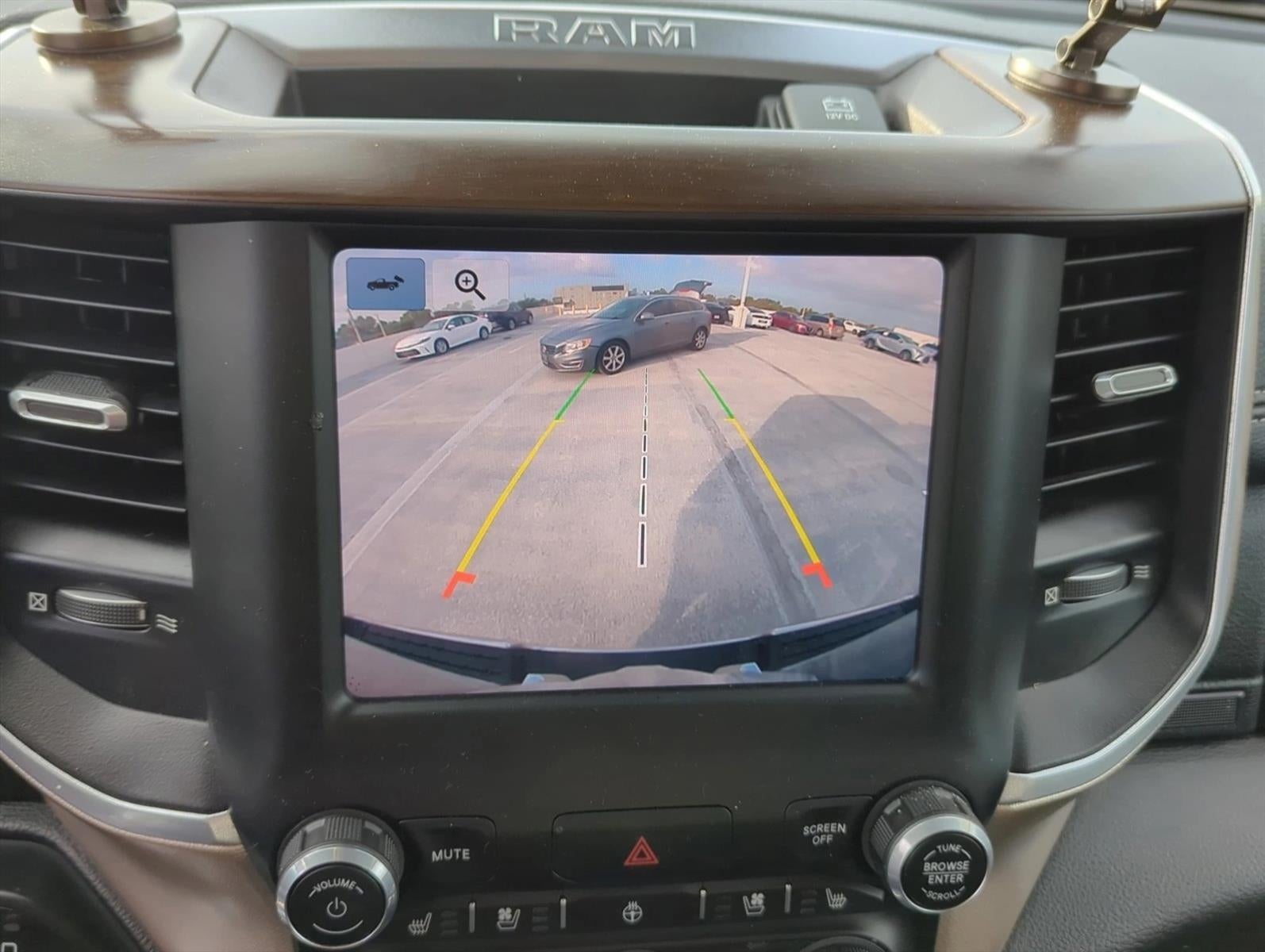 2022 RAM 1500 Laramie 4x4 Crew Cab 5'7" Box