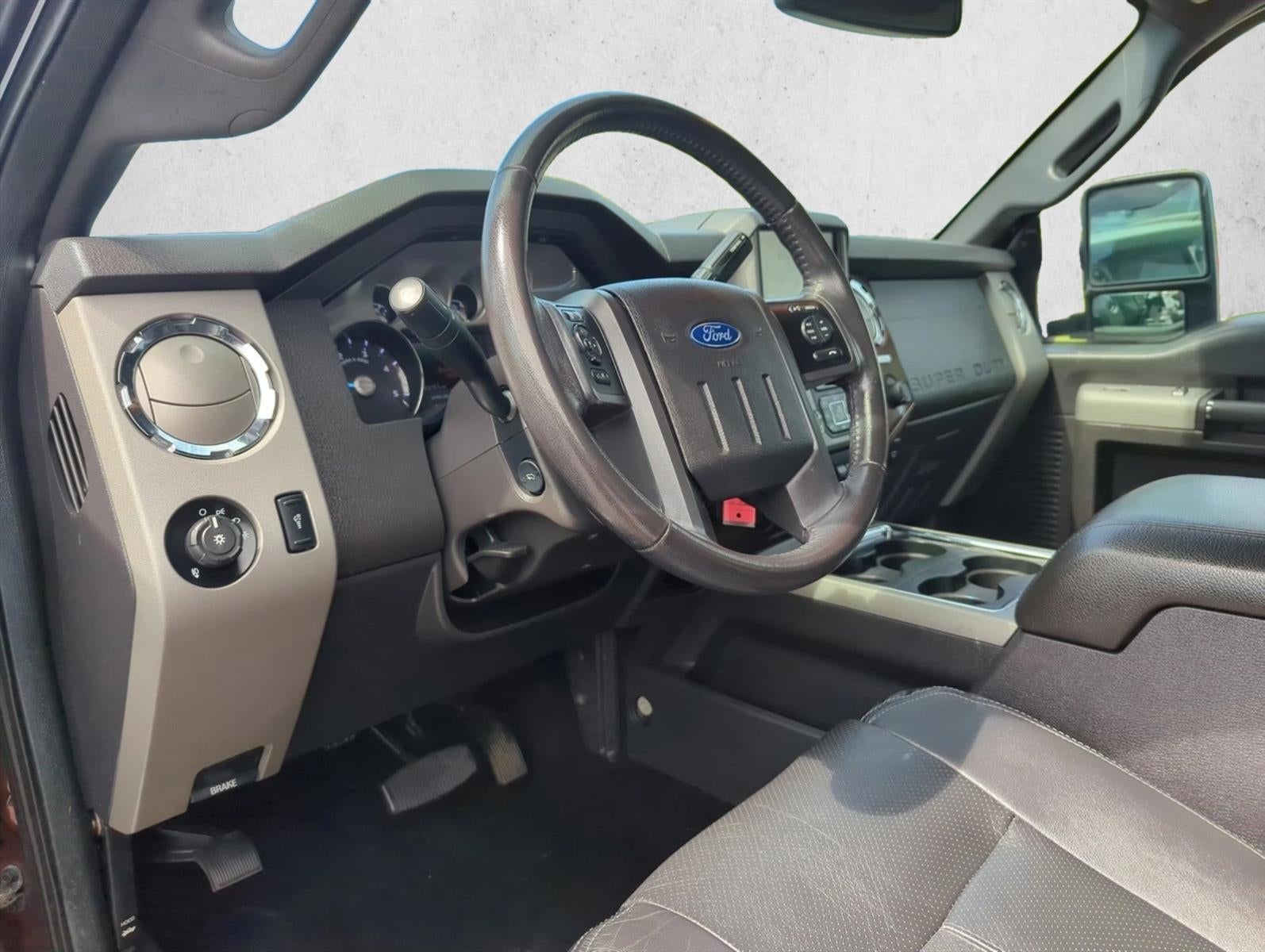 2016 Ford Super Duty F-350 DRW 4WD Crew Cab 8 Ft Box Lariat