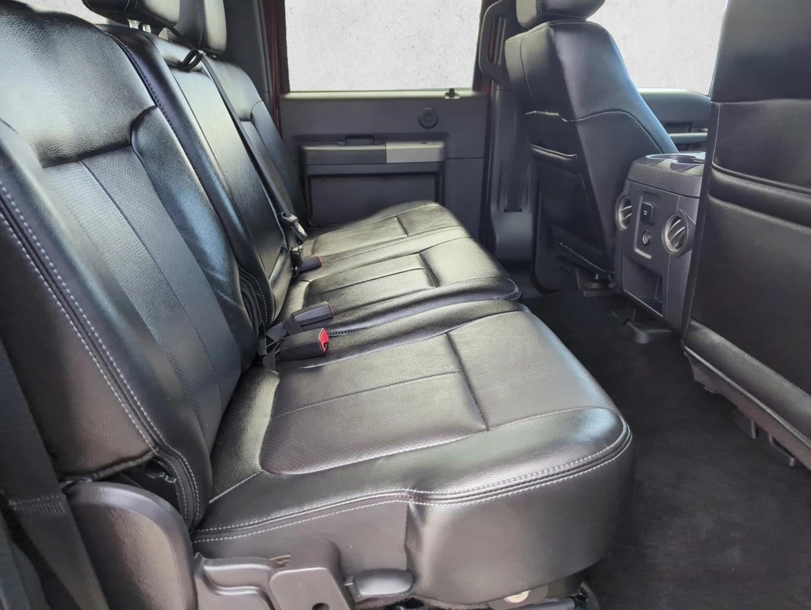 2016 Ford Super Duty F-350 DRW 4WD Crew Cab 8 Ft Box Lariat