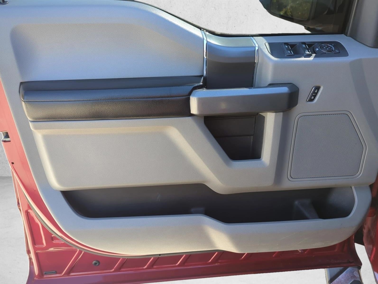 2015 Ford F-150 2WD SuperCrew 5-1/2 Ft Box XLT