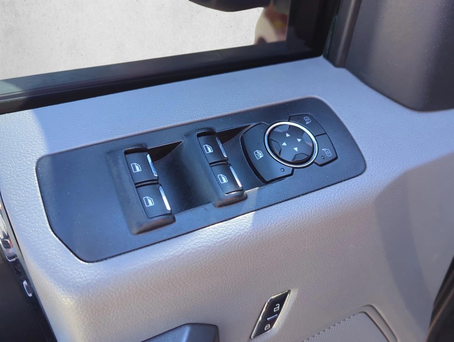 2015 Ford F-150 2WD SuperCrew 5-1/2 Ft Box XLT